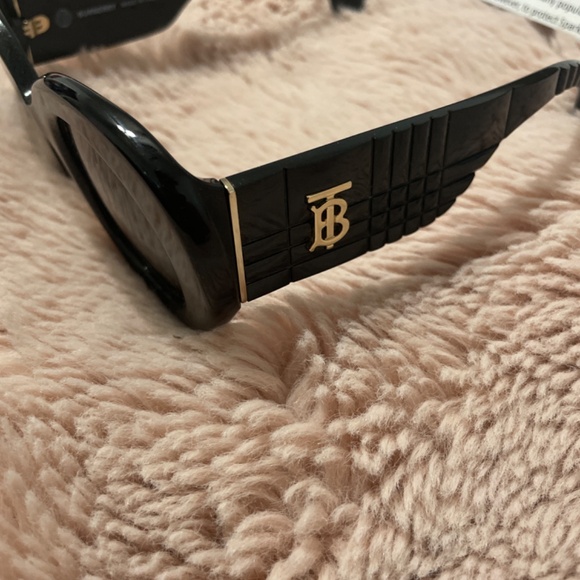 Burberry Sunglasses - Picture 2 of 5